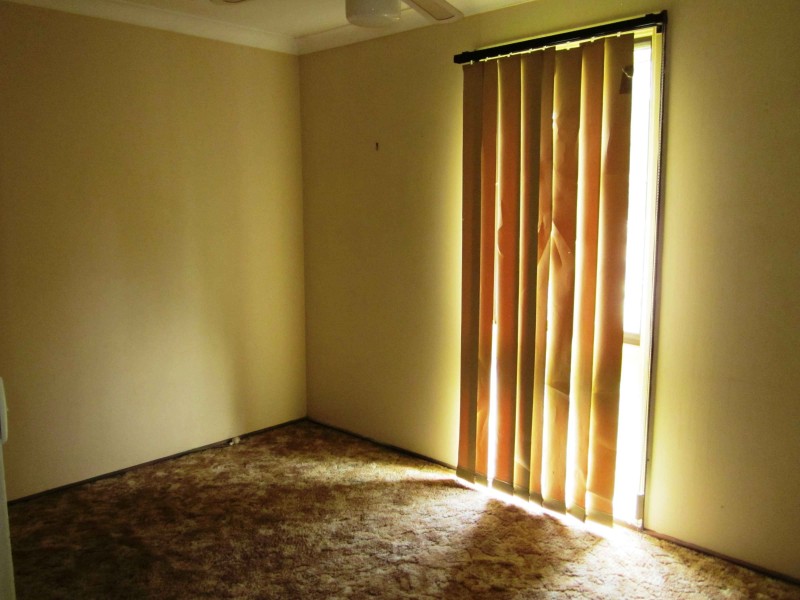 23 Harrow Rd, Glenfield NSW 2167