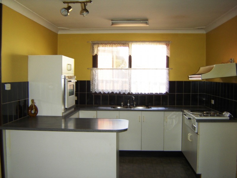 9 Clarence St, Macquarie Fields NSW 2564