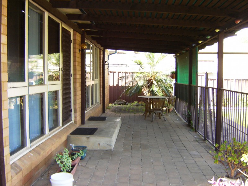 9 Clarence St, Macquarie Fields NSW 2564