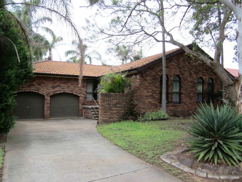 52 Harrow Rd, Glenfield NSW 2167