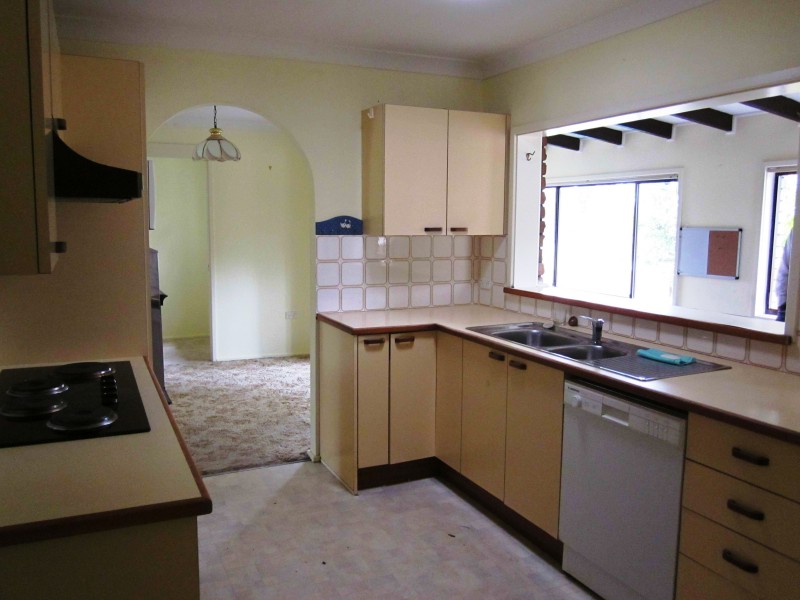 52 Harrow Rd, Glenfield NSW 2167