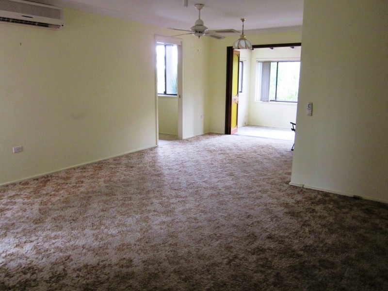 52 Harrow Rd, Glenfield NSW 2167