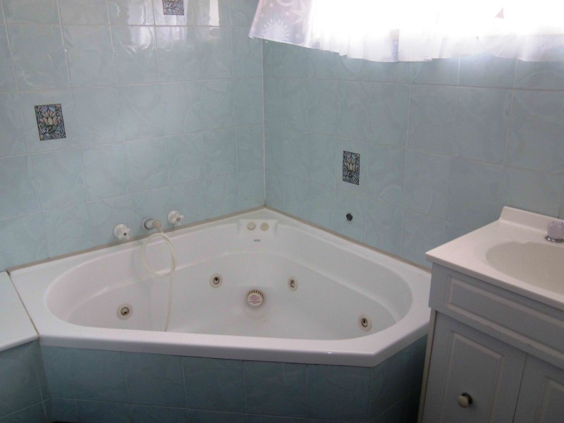 52 Harrow Rd, Glenfield NSW 2167