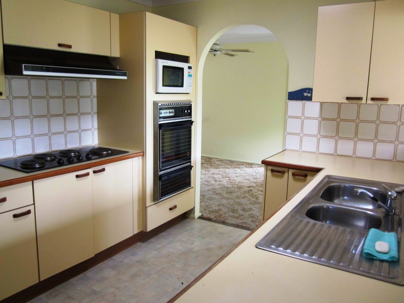 52 Harrow Rd, Glenfield NSW 2167