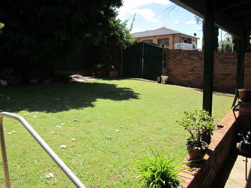 28 Maliniya Cres, Moorebank NSW 2170