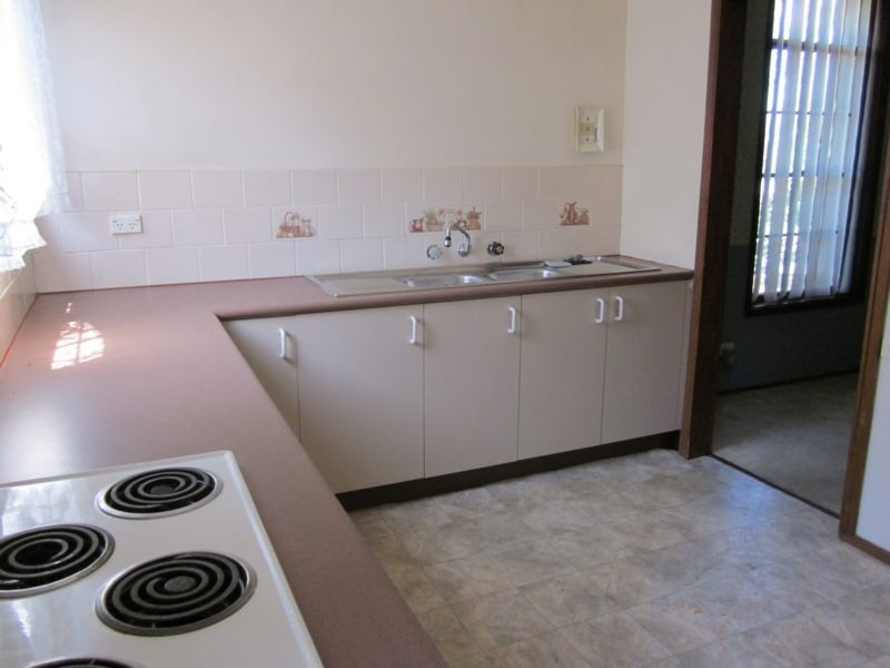 2 Bougainville Rd, Glenfield NSW 2167