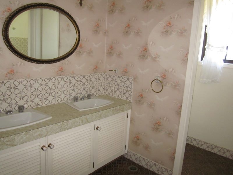 2 Bougainville Rd, Glenfield NSW 2167