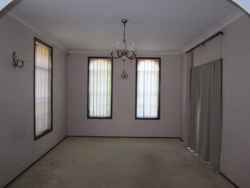 2 Bougainville Rd, Glenfield NSW 2167