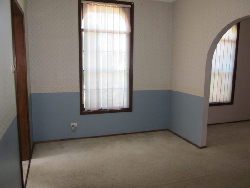 2 Bougainville Rd, Glenfield NSW 2167