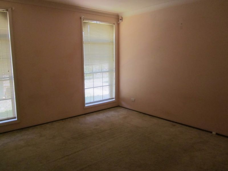 2 Bougainville Rd, Glenfield NSW 2167