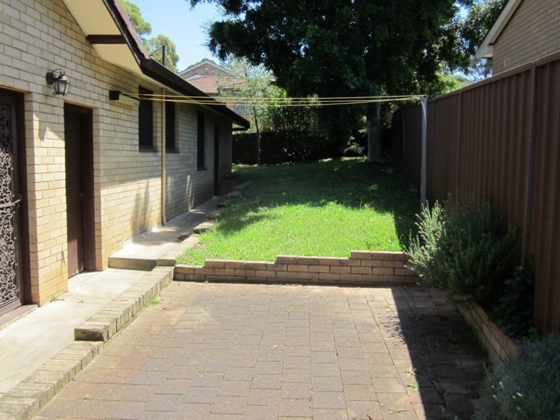 2 Bougainville Rd, Glenfield NSW 2167