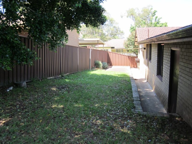 2 Bougainville Rd, Glenfield NSW 2167