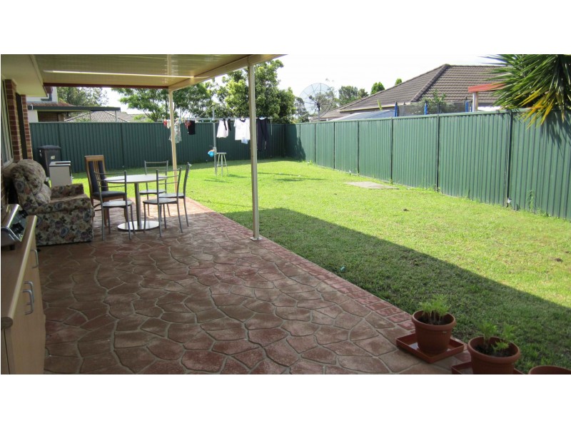 28 Groundsel Ave, Macquarie Fields NSW 2564