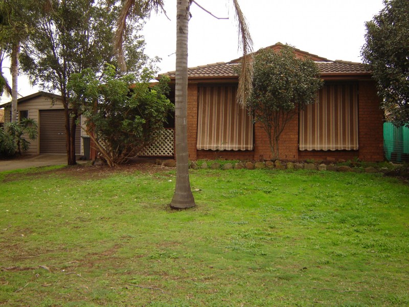 22 Adrian St, Macquarie Fields NSW 2564