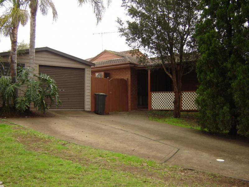 22 Adrian St, Macquarie Fields NSW 2564