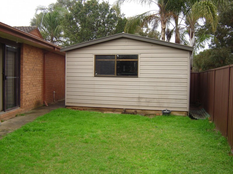 22 Adrian St, Macquarie Fields NSW 2564