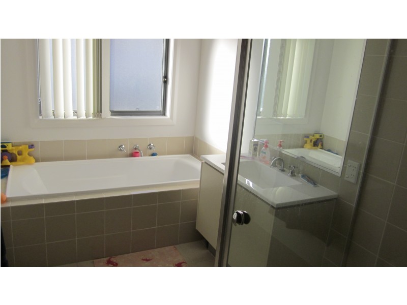 53 Mary Ann Dr, Glenfield NSW 2167