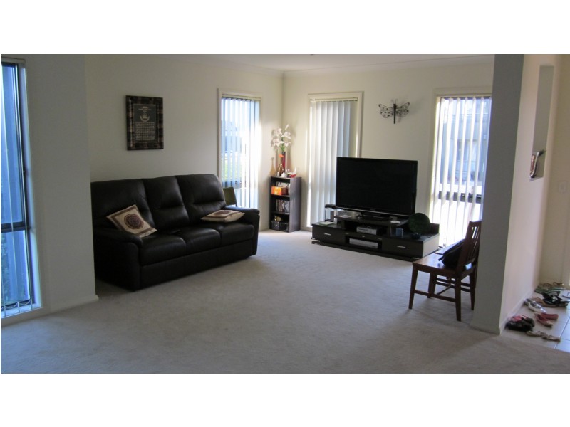 53 Mary Ann Dr, Glenfield NSW 2167