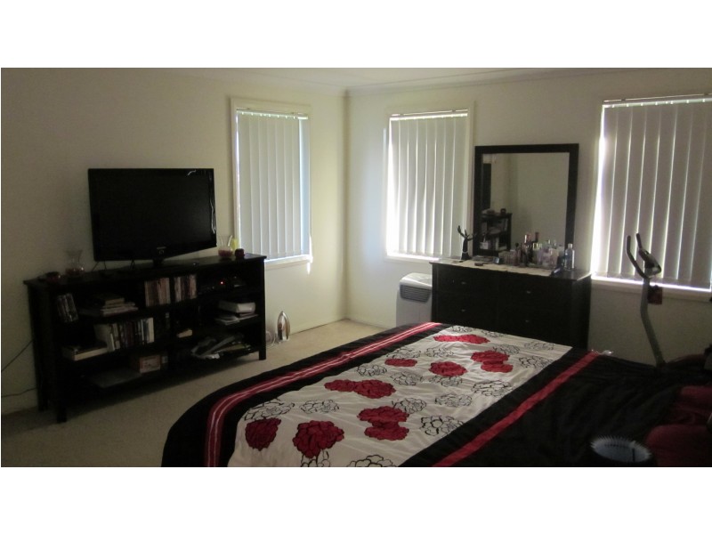 53 Mary Ann Dr, Glenfield NSW 2167