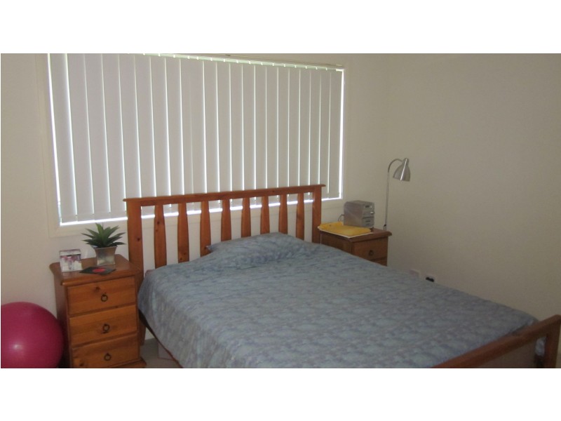 53 Mary Ann Dr, Glenfield NSW 2167