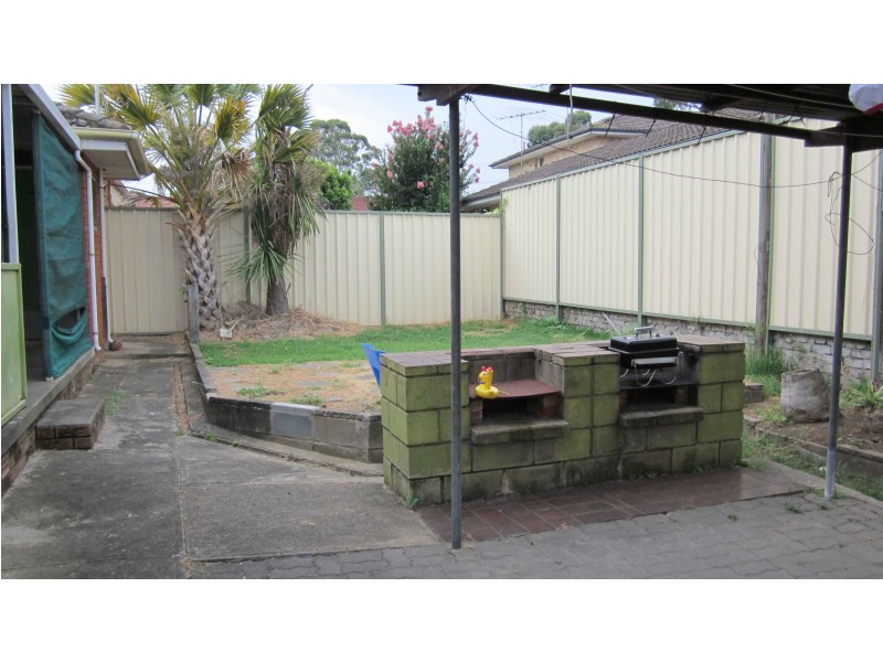 5 Victoria Rd, Macquarie Fields NSW 2564