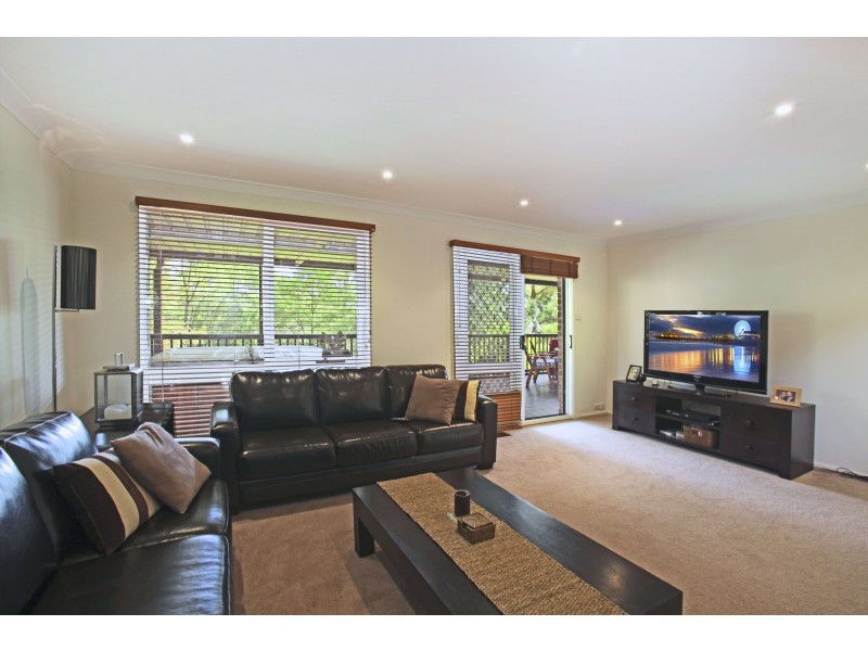 49 Woodlark Pl, Glenfield NSW 2167