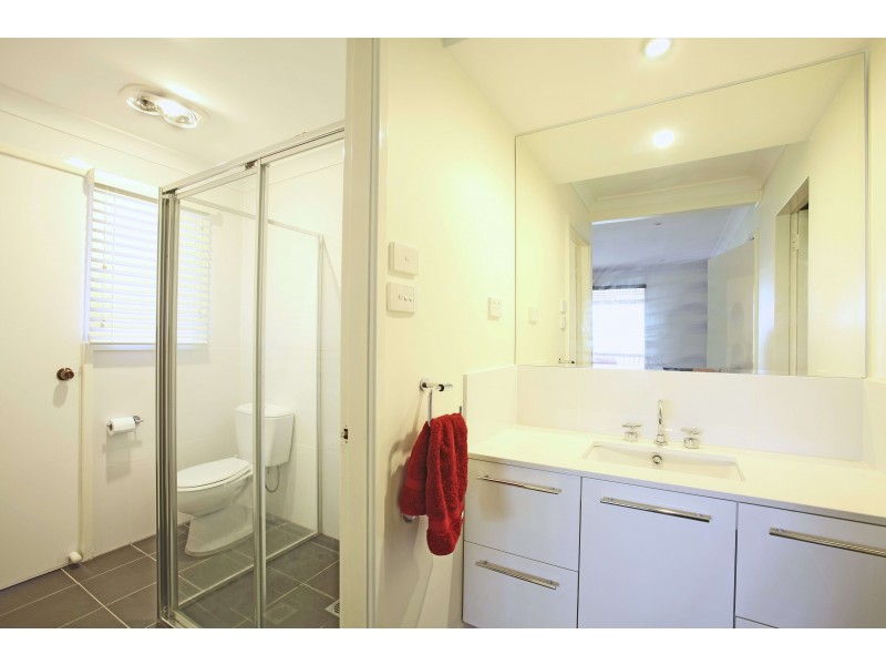 49 Woodlark Pl, Glenfield NSW 2167