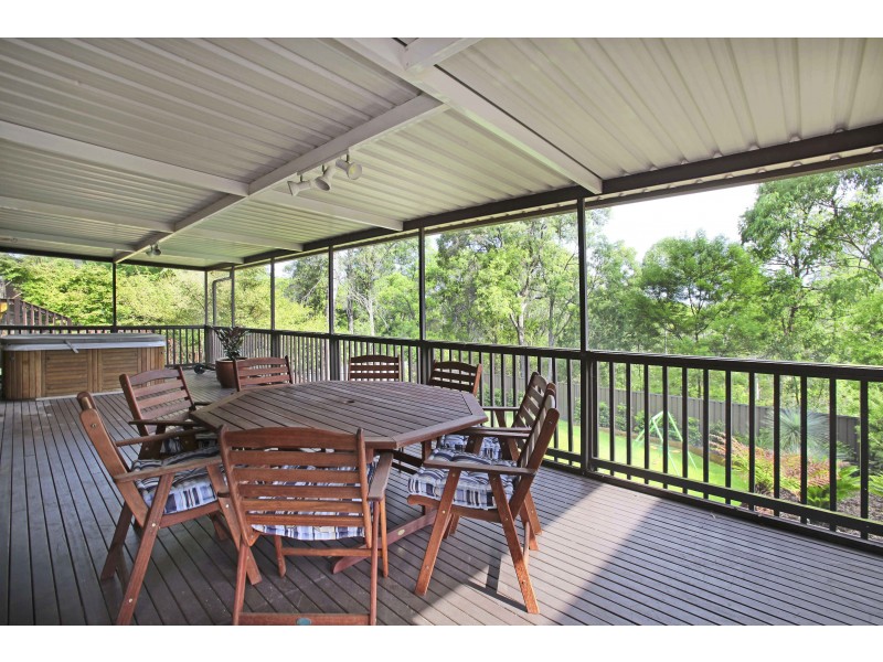 49 Woodlark Pl, Glenfield NSW 2167