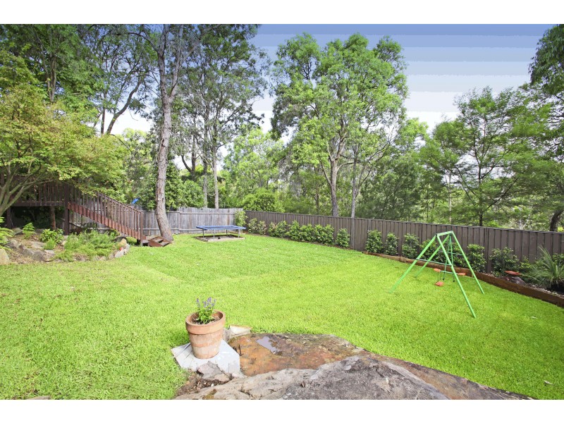 49 Woodlark Pl, Glenfield NSW 2167