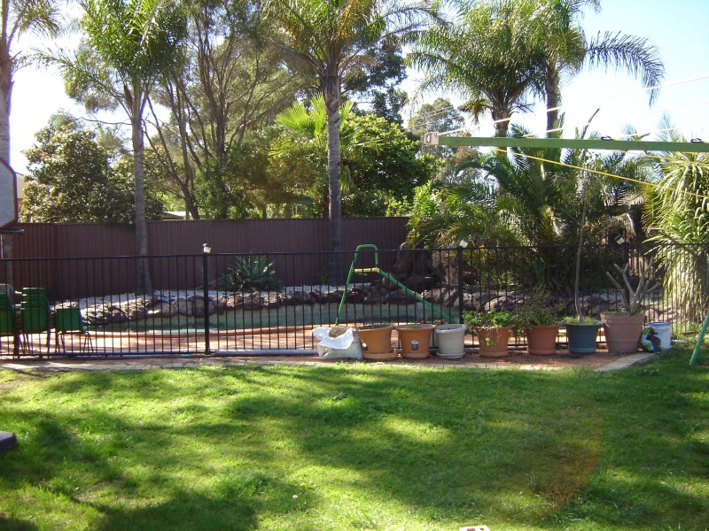 11 Herborn Pl, Minto NSW 2566