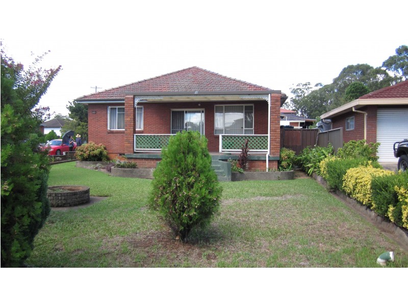 48 Railway Pde, Glenfield NSW 2167