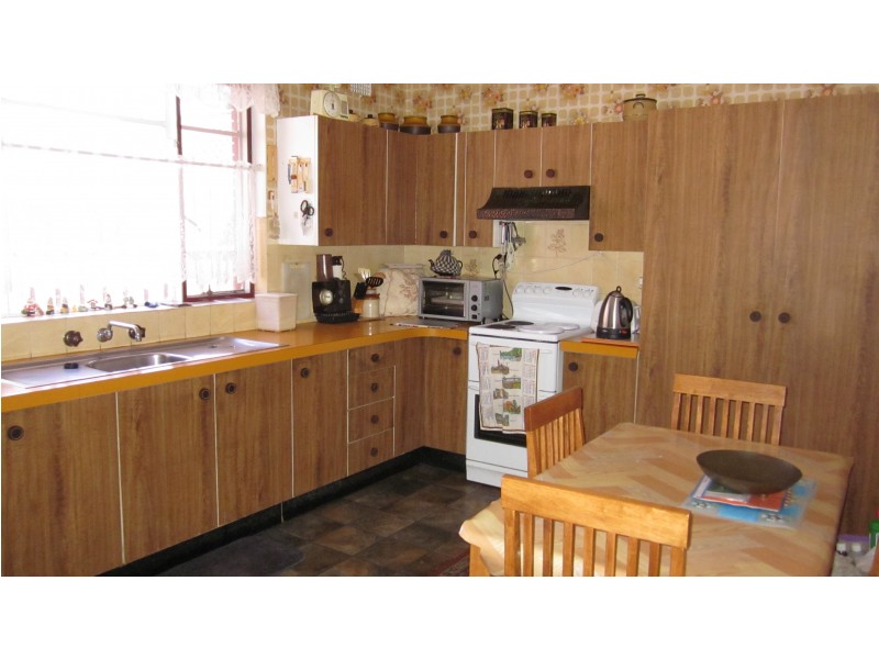 48 Railway Pde, Glenfield NSW 2167