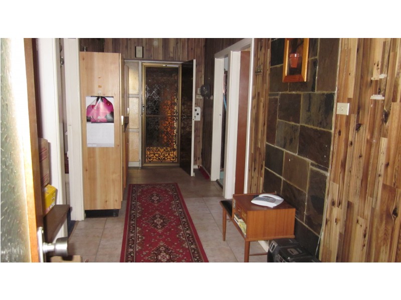 48 Railway Pde, Glenfield NSW 2167