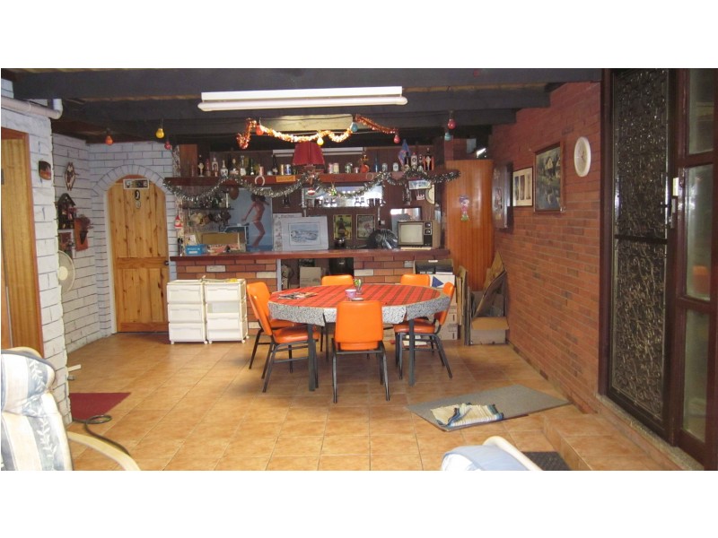 48 Railway Pde, Glenfield NSW 2167