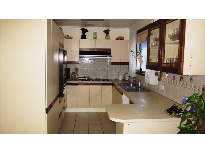 8 Buka Pl, Glenfield NSW 2167