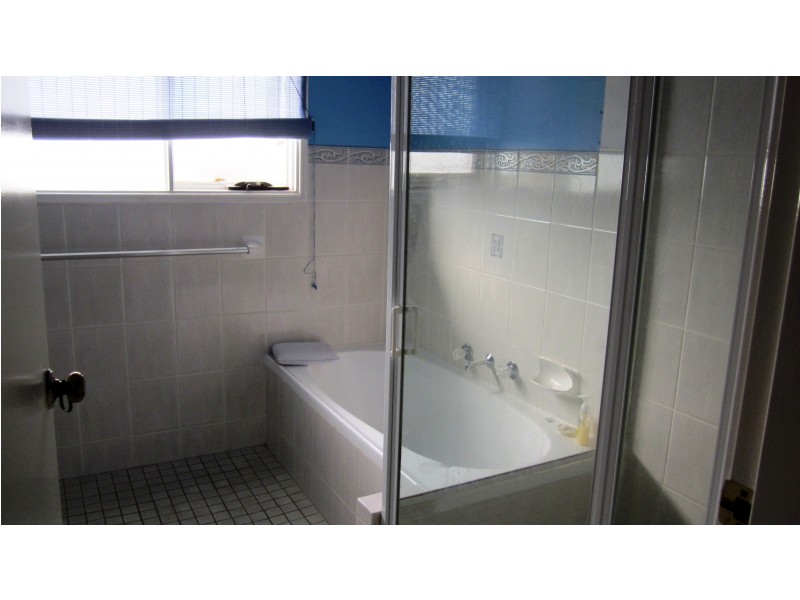18/225 Harrow Rd, Glenfield NSW 2167