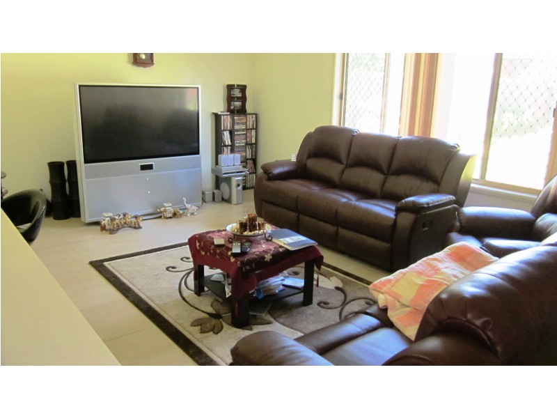 23 Belmont Rd, Glenfield NSW 2167