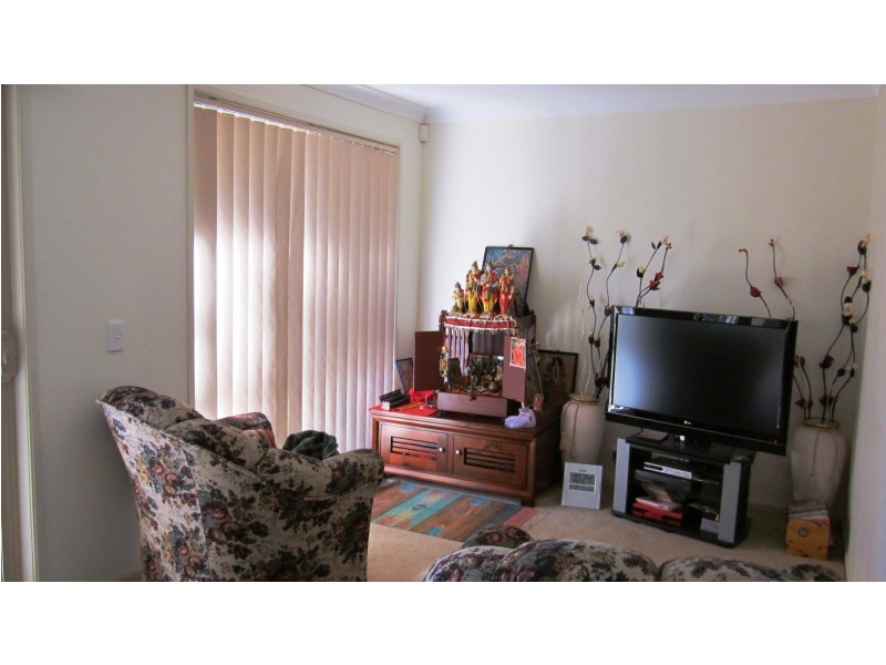 23 Belmont Rd, Glenfield NSW 2167