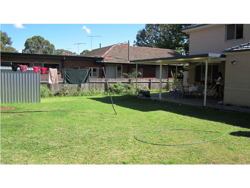23 Belmont Rd, Glenfield NSW 2167