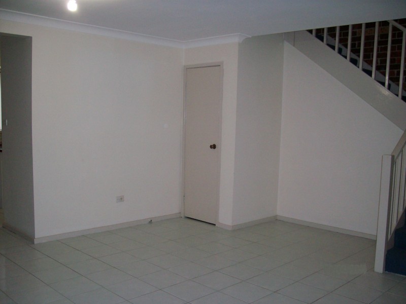 15/6 Jacquinot Pl, Glenfield NSW 2167
