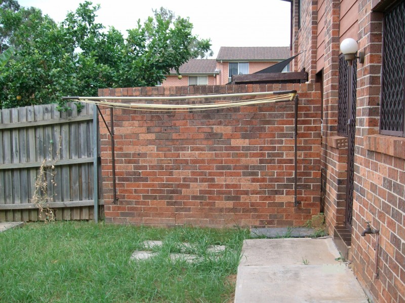 15/6 Jacquinot Pl, Glenfield NSW 2167