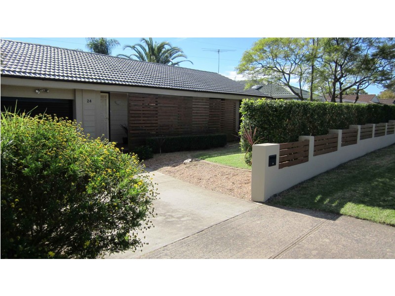 24 Fergusson St, Glenfield NSW 2167