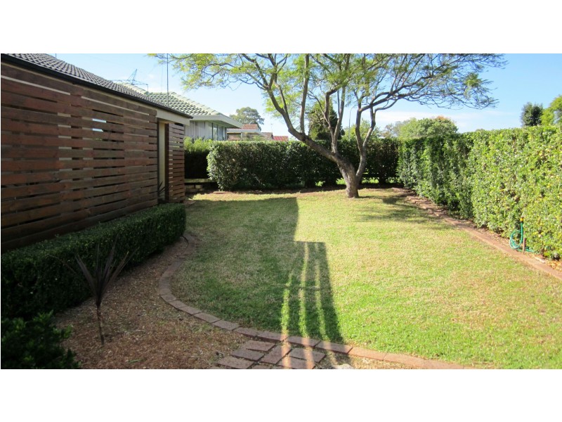 24 Fergusson St, Glenfield NSW 2167