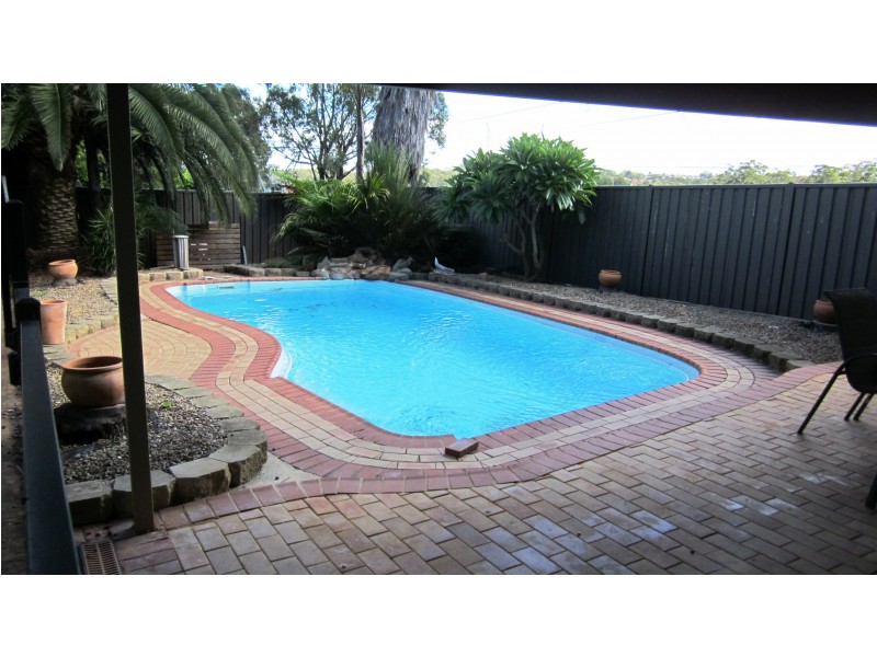 24 Fergusson St, Glenfield NSW 2167