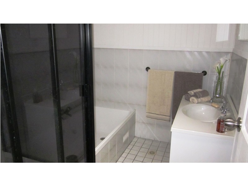 24 Fergusson St, Glenfield NSW 2167