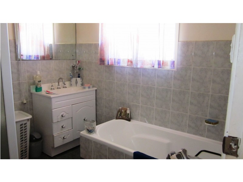 45 Alexander Cres, Macquarie Fields NSW 2564