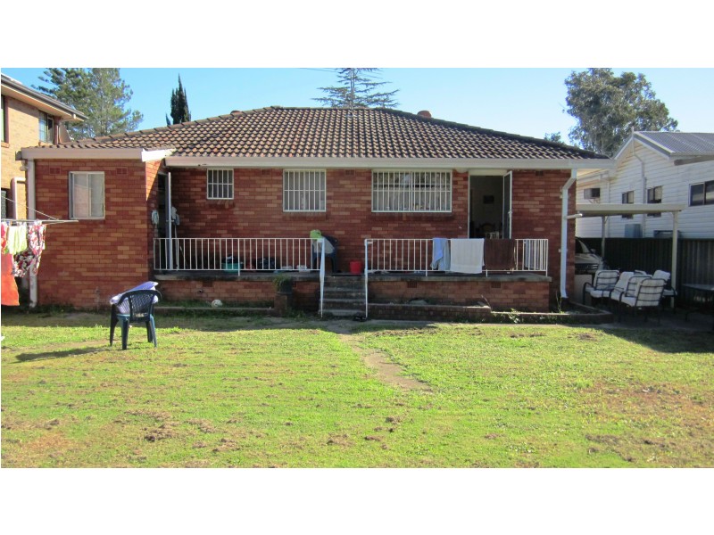 45 Alexander Cres, Macquarie Fields NSW 2564