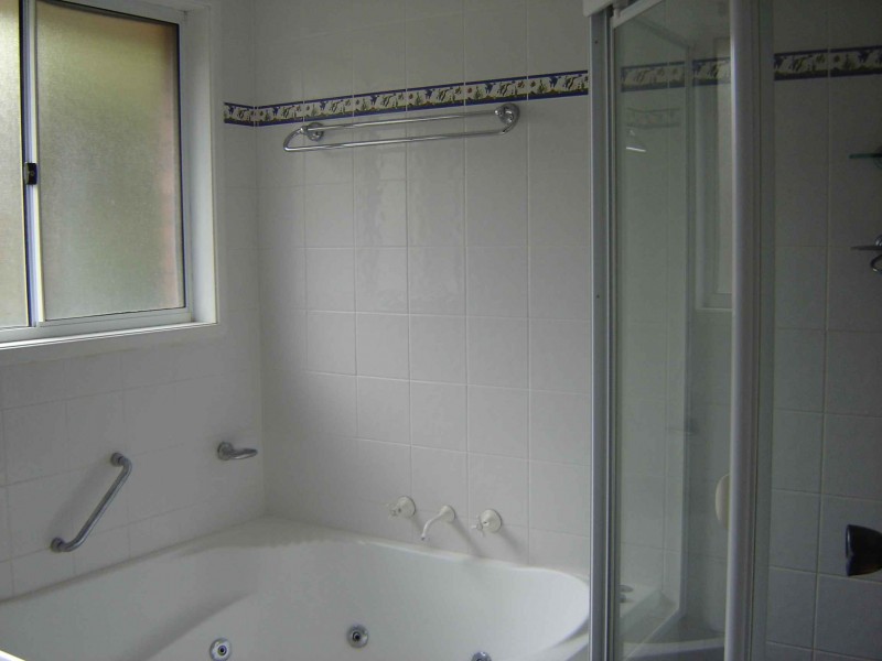 9 Motu Pl, Glenfield NSW 2167