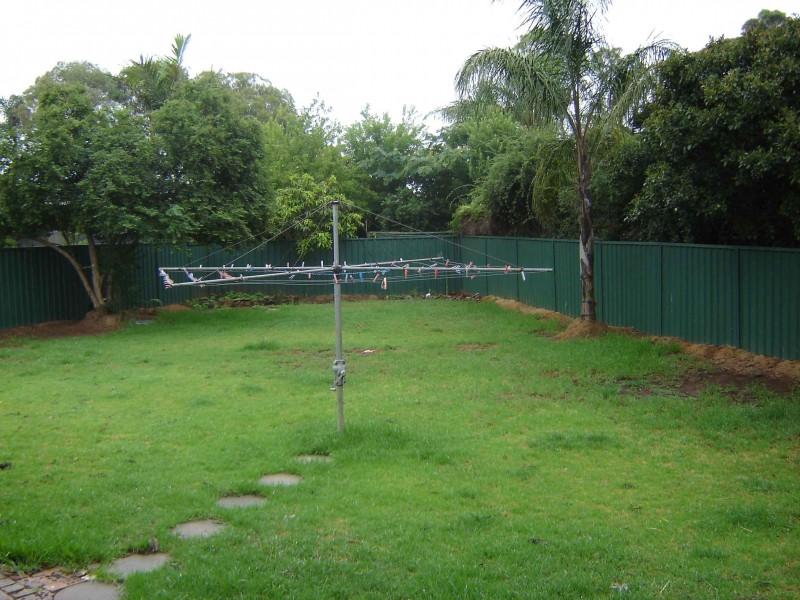 9 Motu Pl, Glenfield NSW 2167