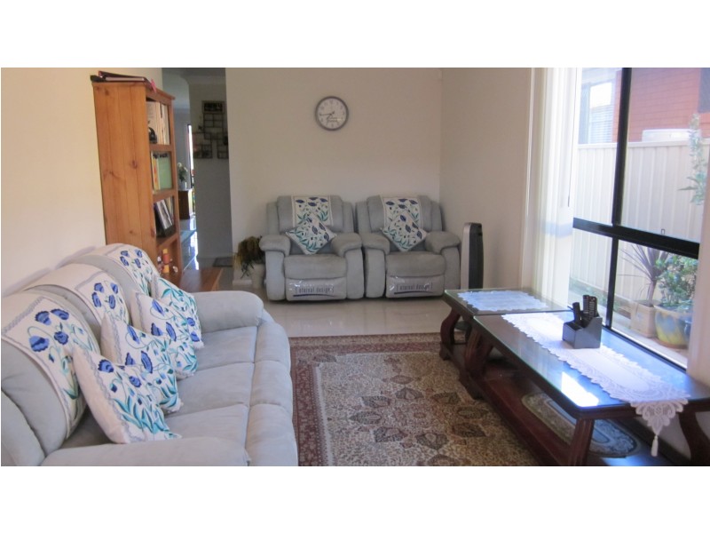 6B Waratah Cres, Macquarie Fields NSW 2564